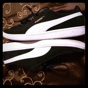 Women's Puma sneakers